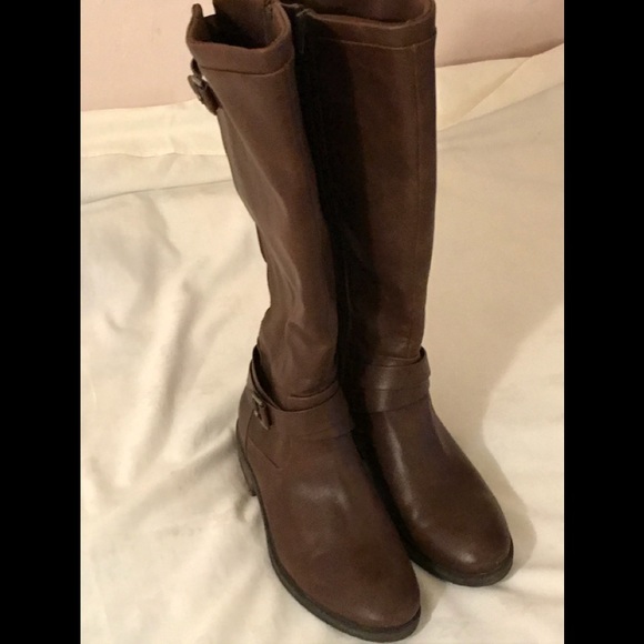 Boots - Picture 2 of 4